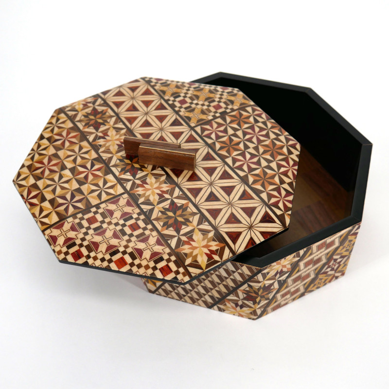 octagonal box in traditional Yosegi marquetry by Hakone KOYOSEGI
