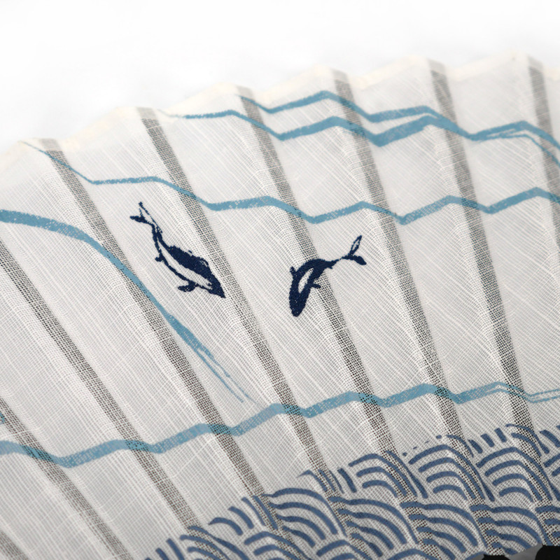 Éventail japonais bleu en coton et bambou motif poissons légers, AYU, 22cm