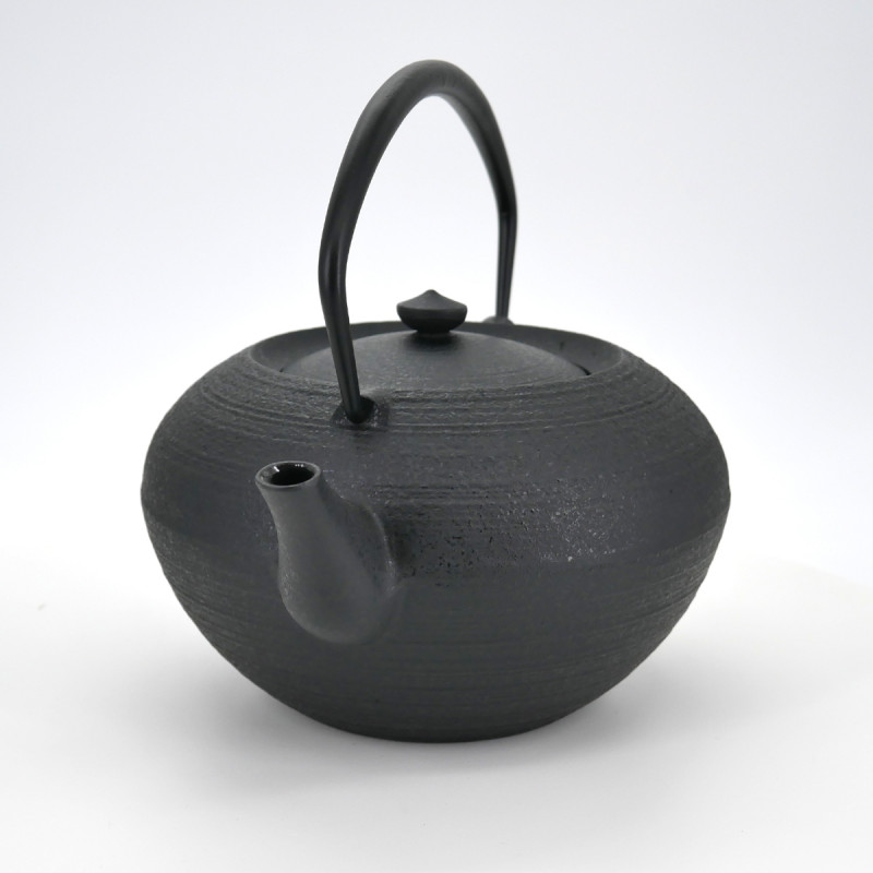 théière ovale noire en fonte prestige japonaise chûshin kôbô HIRATSUBO