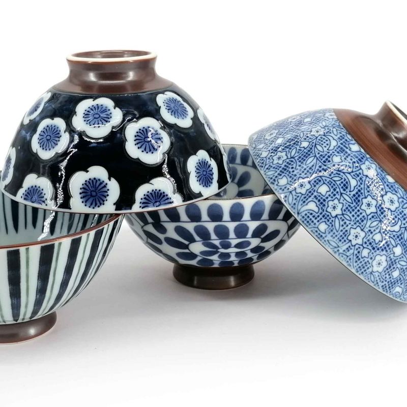 Set mit 4 japanischen Reisschalen aus weißer Keramik, verschiedene blaue Muster - SAMAZAMANA