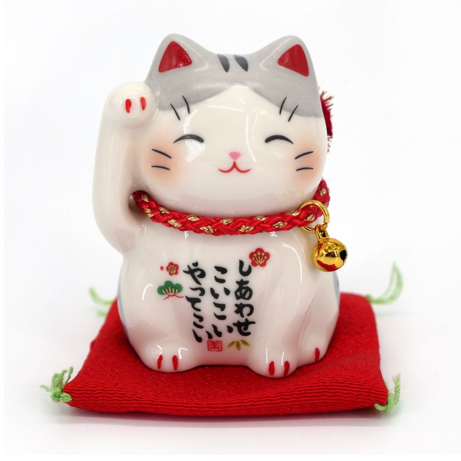 Gato de la suerte manekineko japonés blanco y gris en cerámica