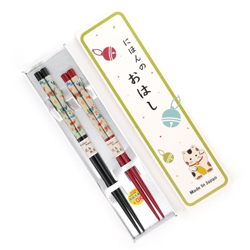 Japanese red black chopsticks set in wood TOMUSONBAKO MANEKINEKO