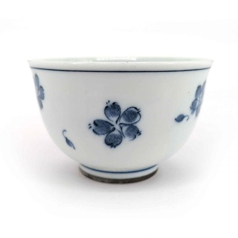 Japanische Keramik-Teetasse, weiß mit blauen Blüten - HANA