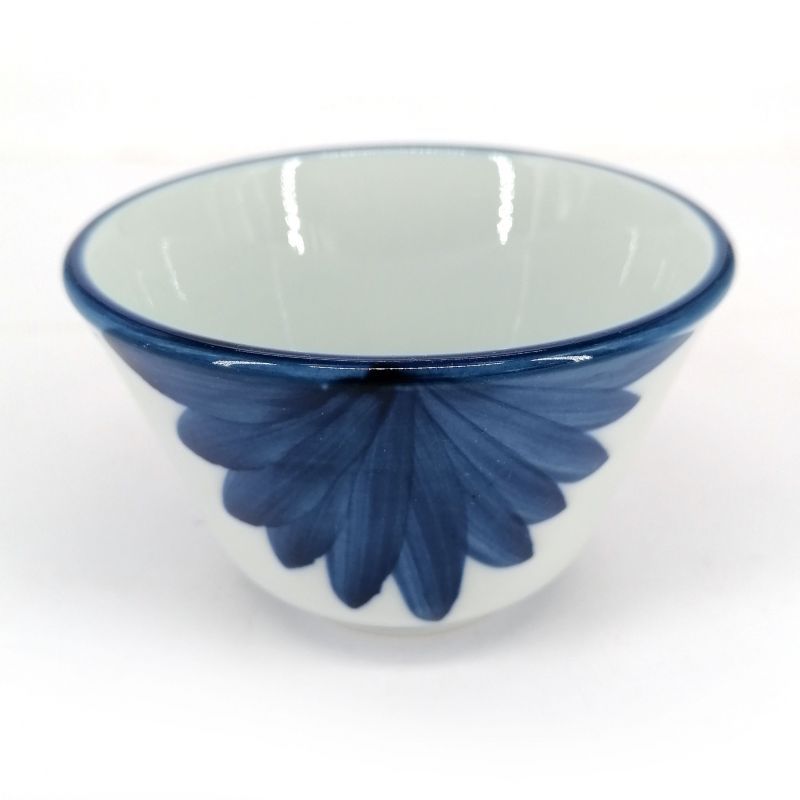 Tasse à thé japonaise en céramique, blanc et pétales bleus - AOI HANABIRA