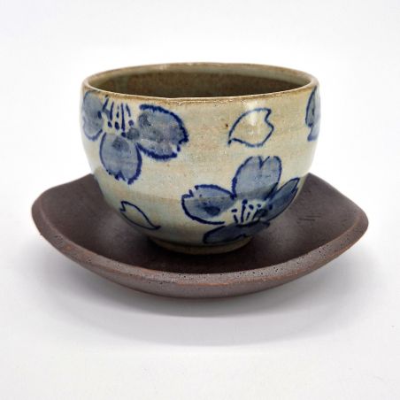 Tasse japonaise en terre blanche et fleurs bleue avec soucoupe