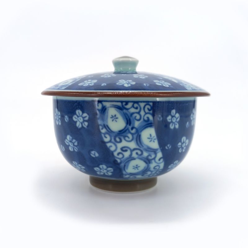 Cuenco de té japonés Chawanmushi con tapa, flores azules, Ume Komon