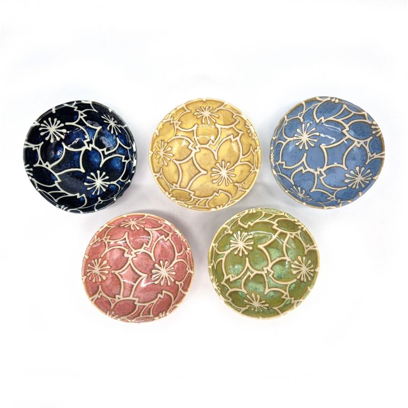 Set aus 5 kleinen dreieckigen japanischen Keramik-Teeschalen in Kirschblüten – SAKURA