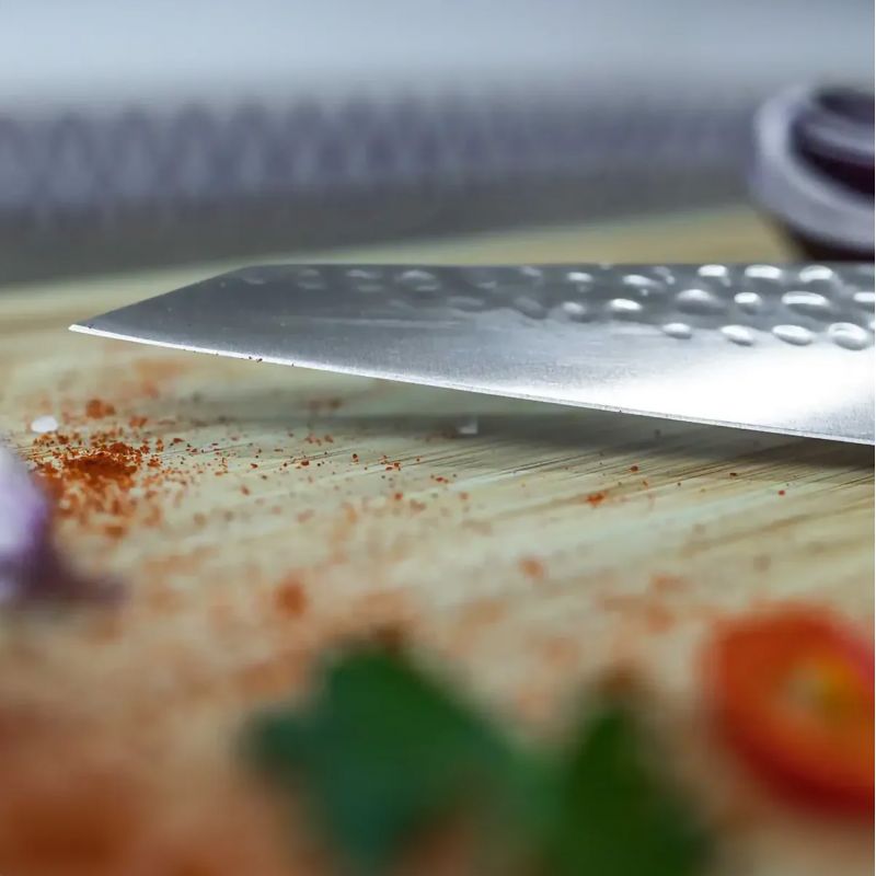 Petty gehämmertes japanisches Küchenmesser (Universalmesser) Bunka - mit magnetischer Saya und Geschenkbox - Klinge 13,5 cm