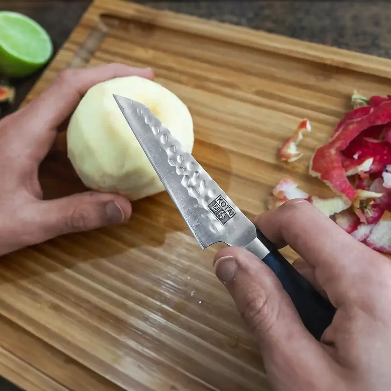 Couteau de cuisine japonais martelé Gyuto KOTAI (couteau de chef) avec saya  et boîte en bambou 