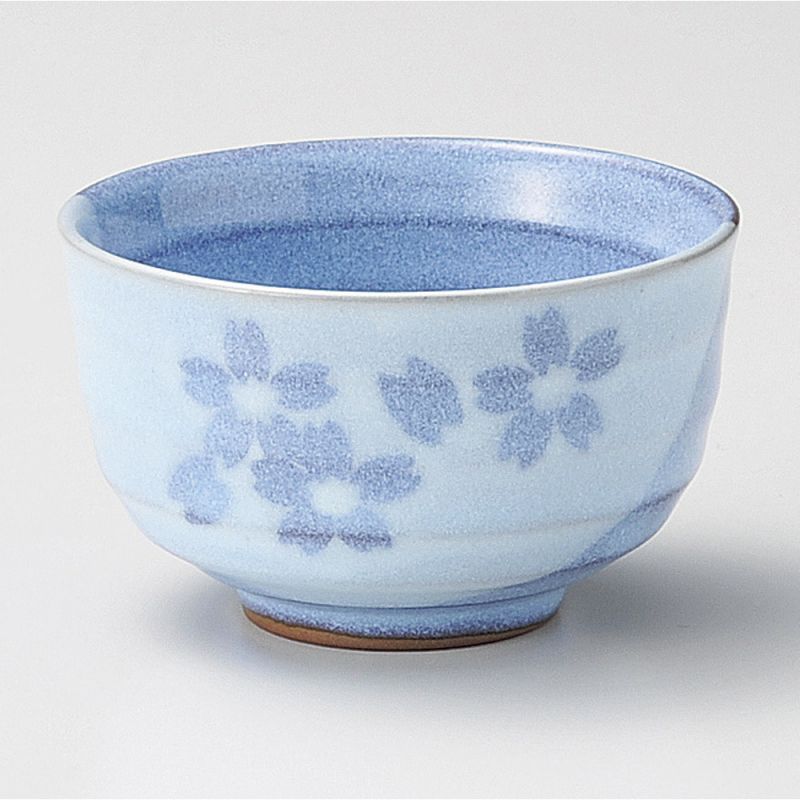 Japanische Keramik Teetasse, hellblau und Blumen - BURUFURAWA