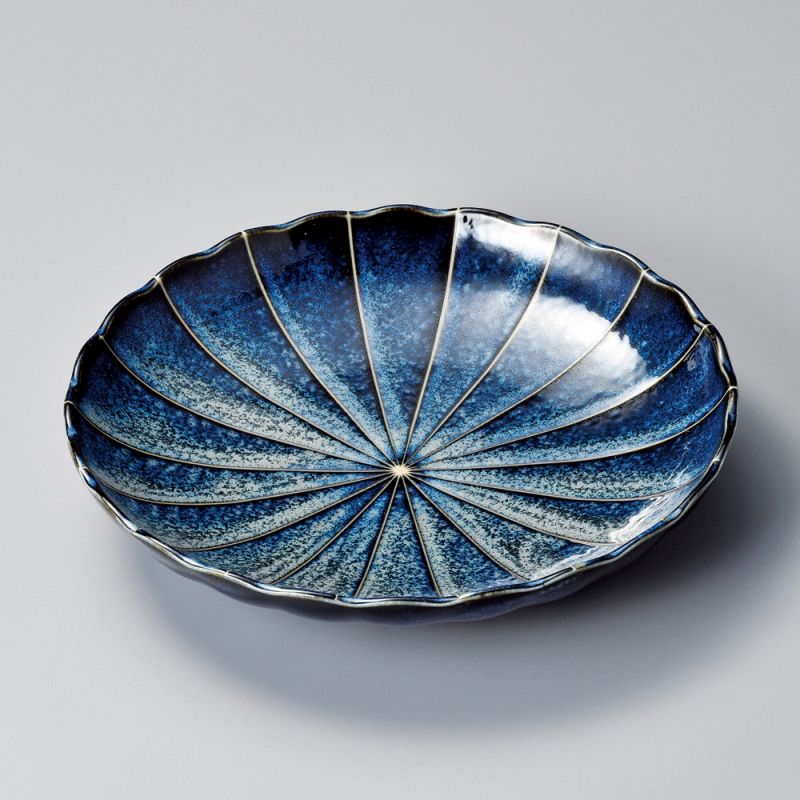Assiette japonaise ronde en céramique en forme de chrysanthème, KIKU, bleu foncé