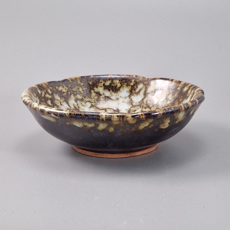 Small Japanese ceramic dish, pigmented brown and khaki, GANRYO