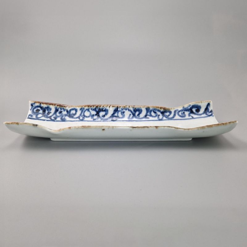 Piatto rettangolare giapponese, bianco con motivi blu, KARAKUSA