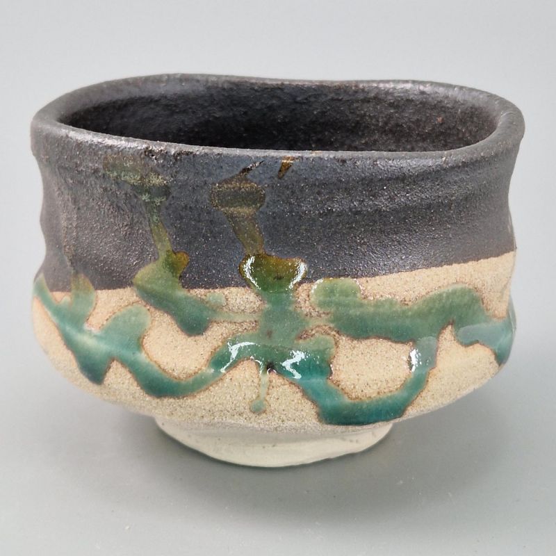 Cuenco para ceremonia del té japonesa en cerámica, negro y beige con gotas turquesas - TAKOIZU SHITATARI