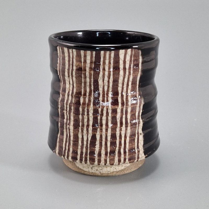 Tazza da tè giapponese in ceramica Raku marrone con motivo a linee verticali, SUICHOKU SEN