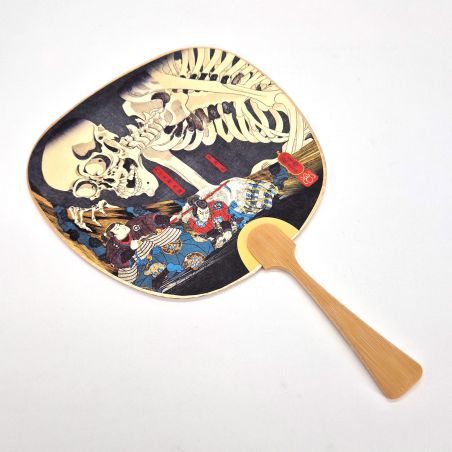 Éventail japonais non pliant uchiwa en papier et bamboo motif Kuniyoshi " Sohma", 26cm