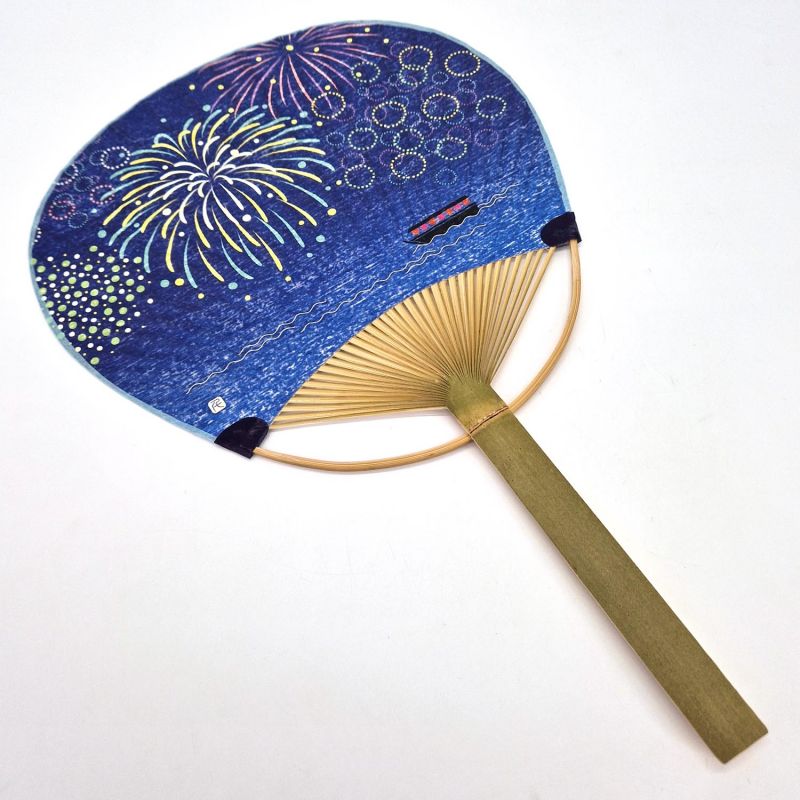 Abanico japonés uchiwa no plegable de papel y bambú con estampado de fuegos artificiales, HANABI, 38x24,5 cm