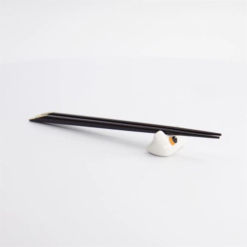 White Tokyo chopsticks gift box with Lucky Cat rest