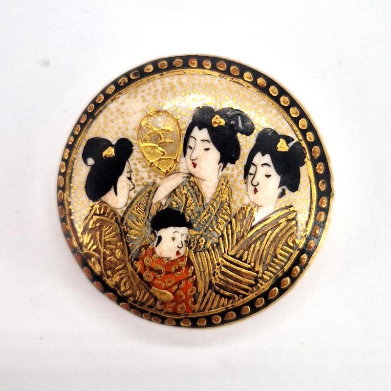 Vintage Satsuma button, late 19th century early 20th century - 3 geisha