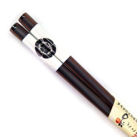 Pair of Japanese wooden chopsticks - family crest, Oda family