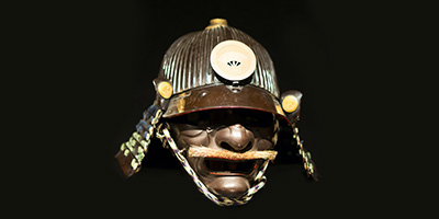 Un ancien casque de samouraï 