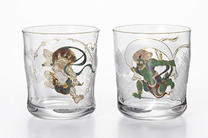 Deux verres avec des représentation d'oni, les démons japonais